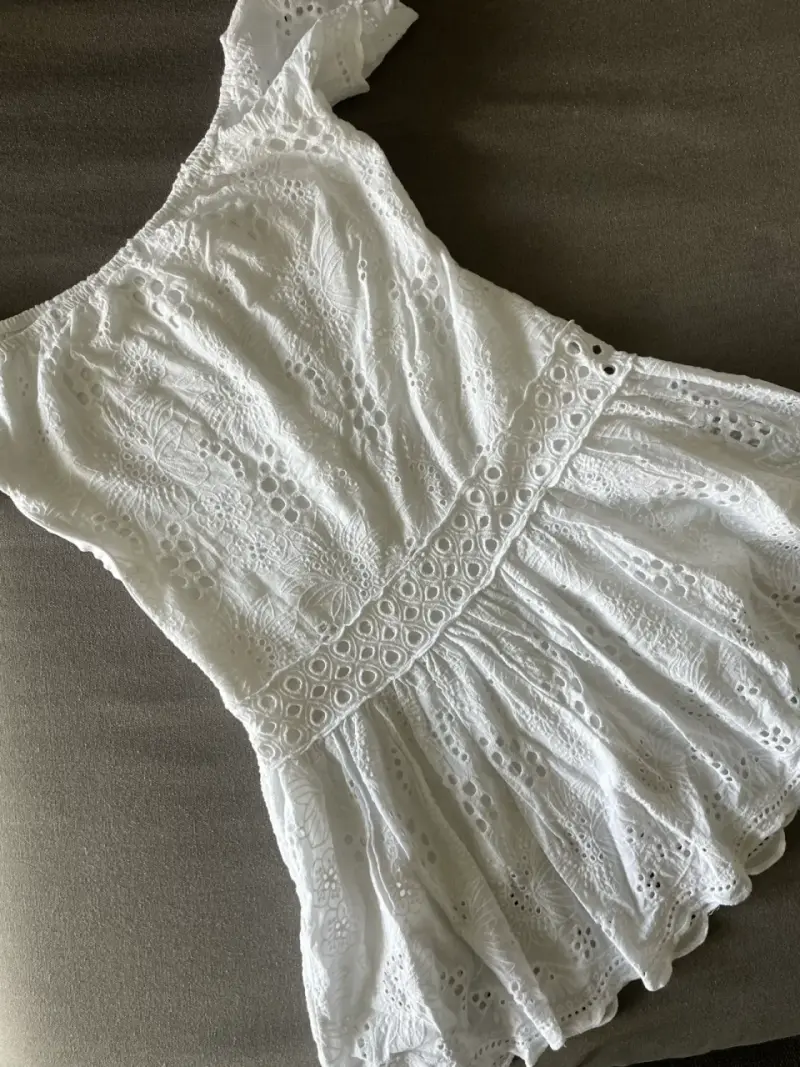 Vestido blanco de encaje para mujer