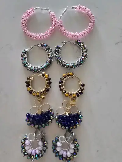 Aros de Fantasía con Cristales Coloridos - miniatura 1