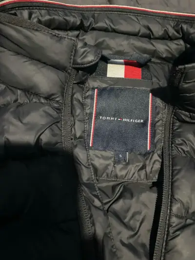Chaleco Negro Tommy Hilfiger Acolchado - miniatura 2