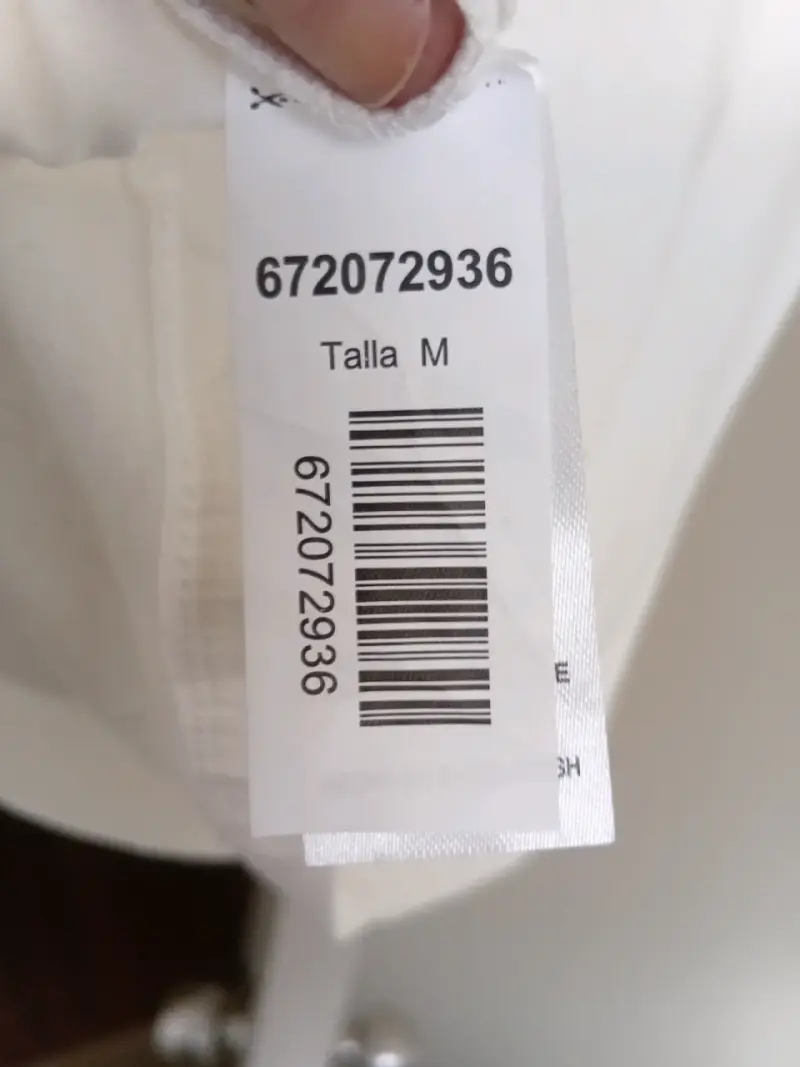 Polera T M blanca con diseño floral dorado - 5