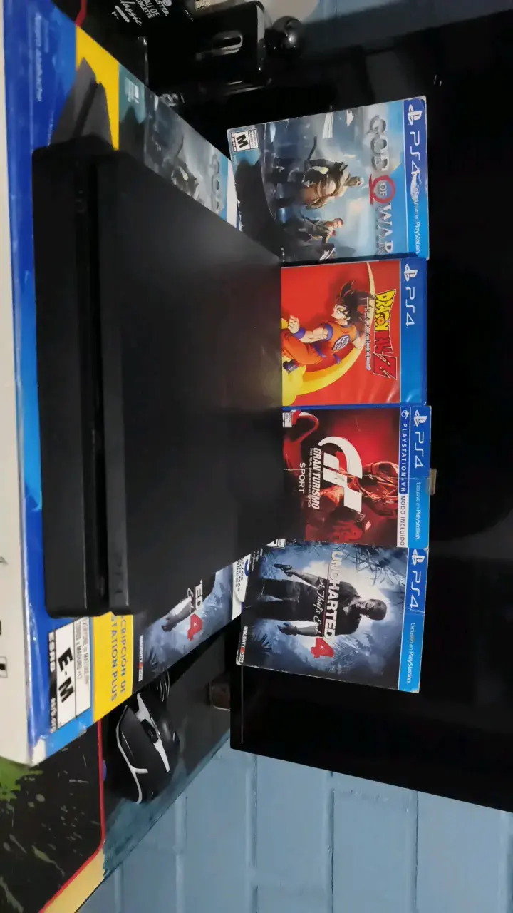 Consola PS4 con juegos incluidos