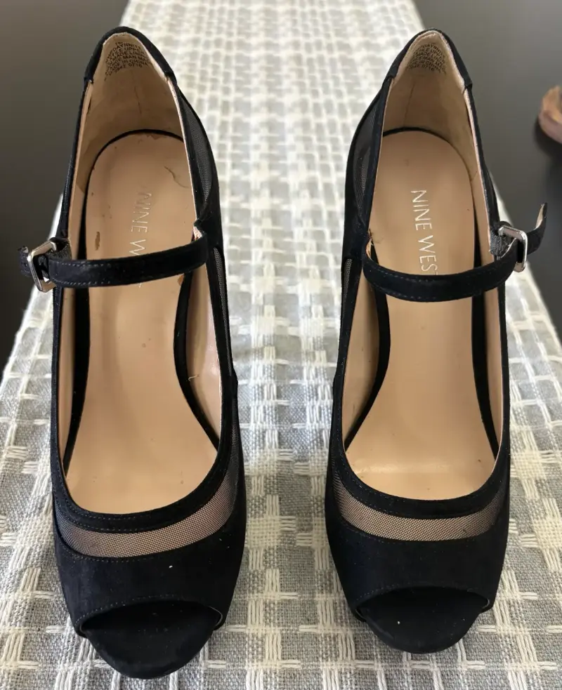 Tacones negros Nine West con diseño de malla - 1