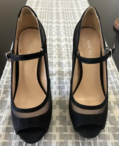 Tacones negros Nine West con diseño de malla - miniatura 1