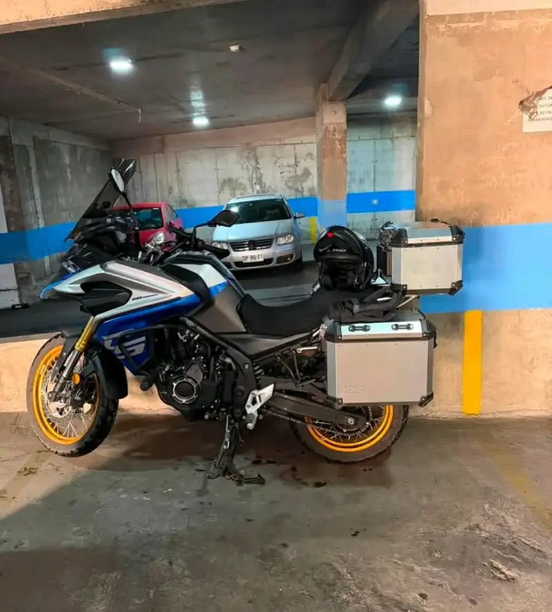 Moto Voge Adventure 500DS con maletas