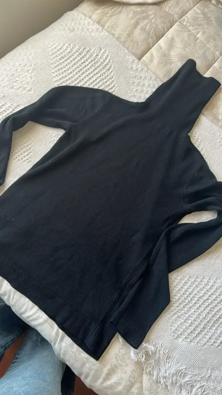 Suéter negro de cuello alto para mujer - 2