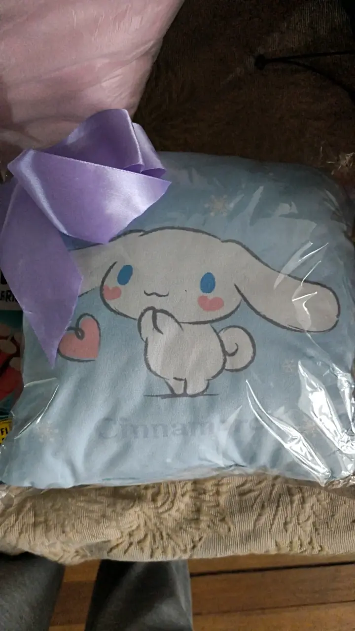 Cojín Cinnamoroll con Juguete Tamagotchi