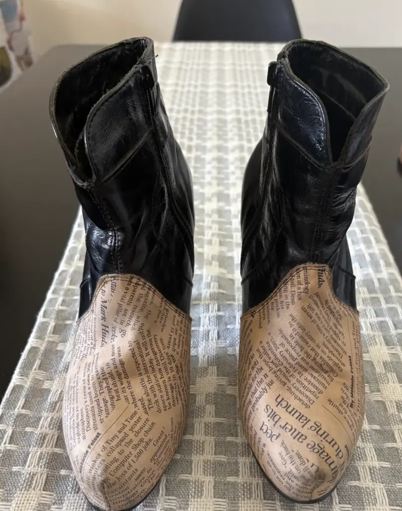 Botines de tacón alto con diseño de periódico - 6