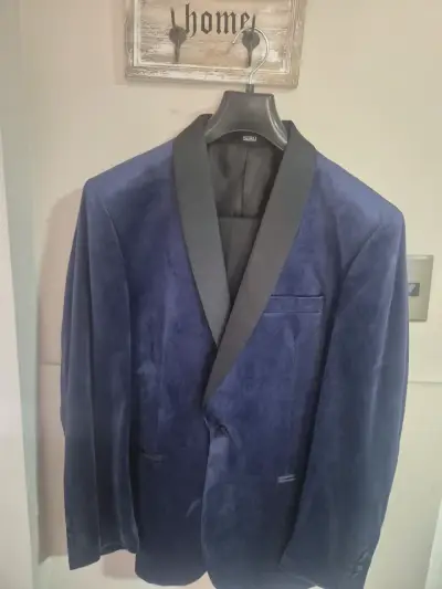 Traje de terciopelo azul con solapa negra - miniatura 1