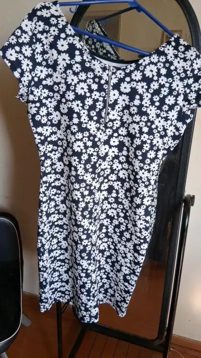 Vestido floral blanco y negro - miniatura 2