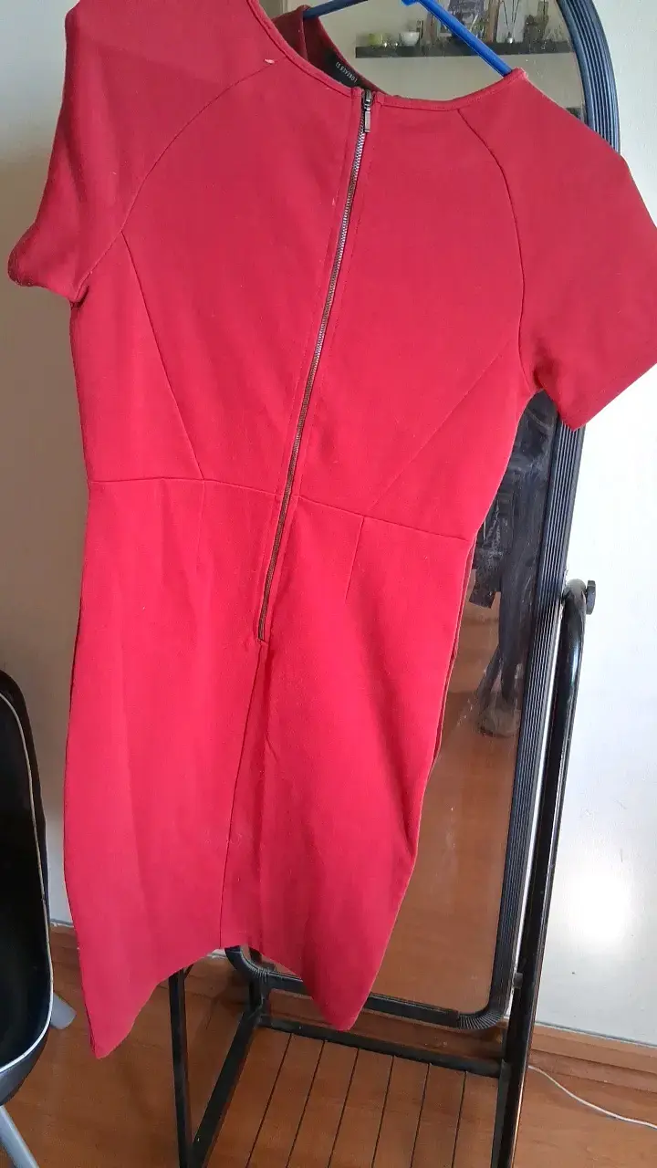 Vestido rojo ajustado para mujer - 2
