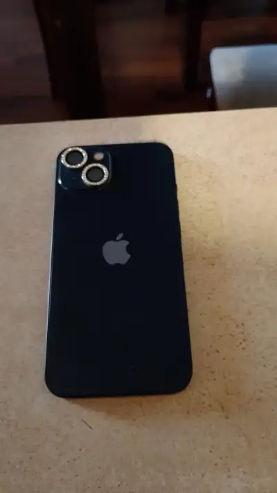 iPhone 13 en excelente estado con caja - miniatura 2