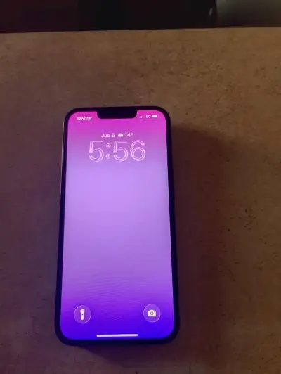 iPhone 13 en excelente estado con caja - miniatura 3