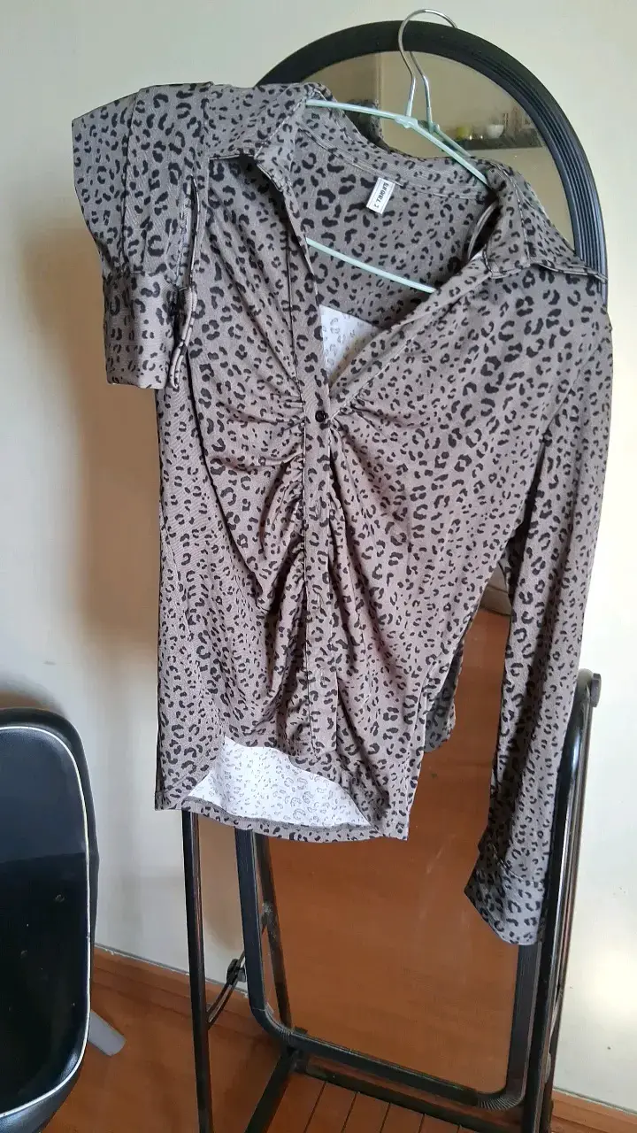Blusa estampado animal print manga larga
