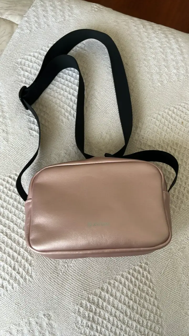 Cartera/ banano rosa metálica con correa ajustable - 2