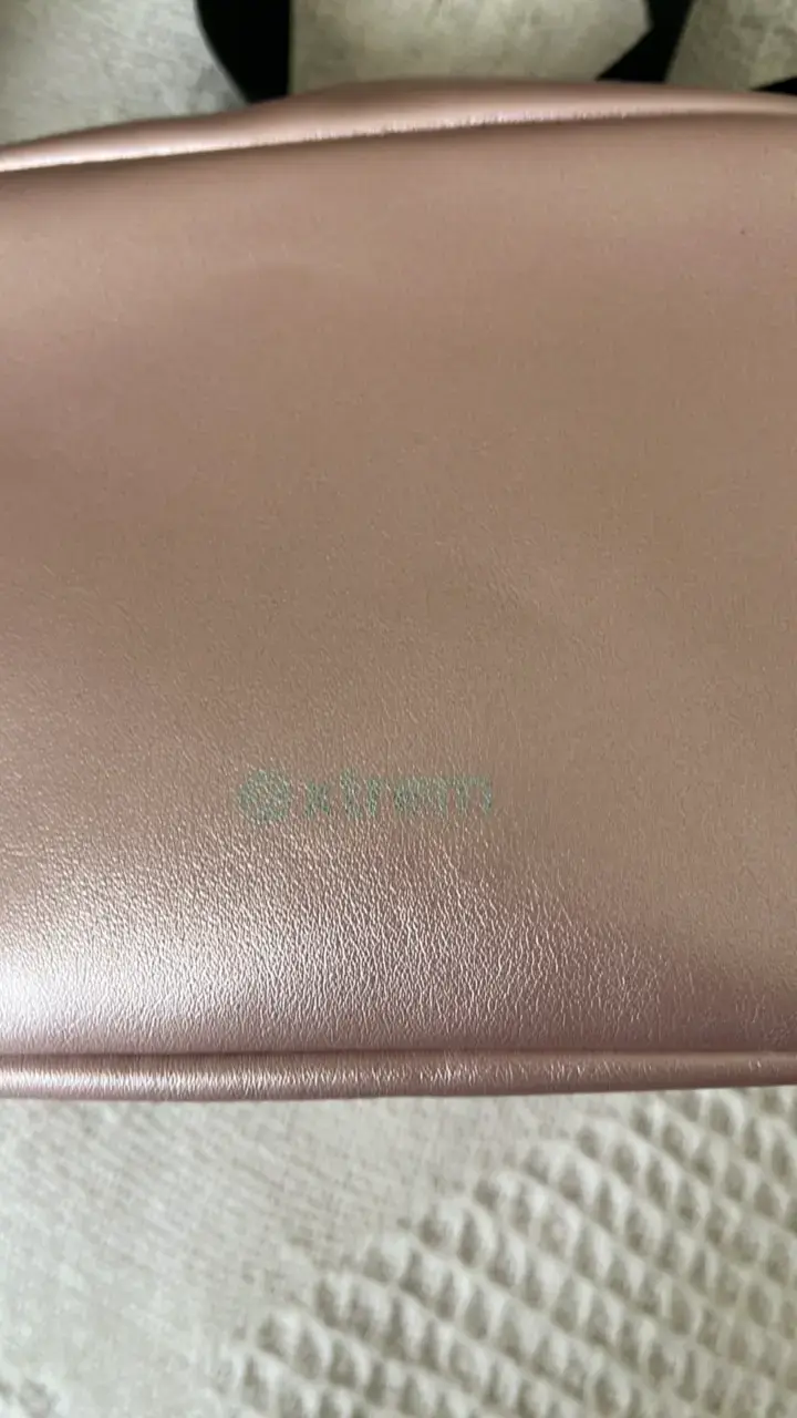 Cartera/ banano rosa metálica con correa ajustable - 3