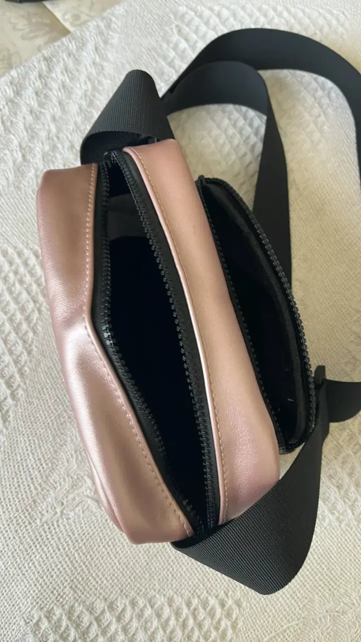 Cartera/ banano rosa metálica con correa ajustable - 4