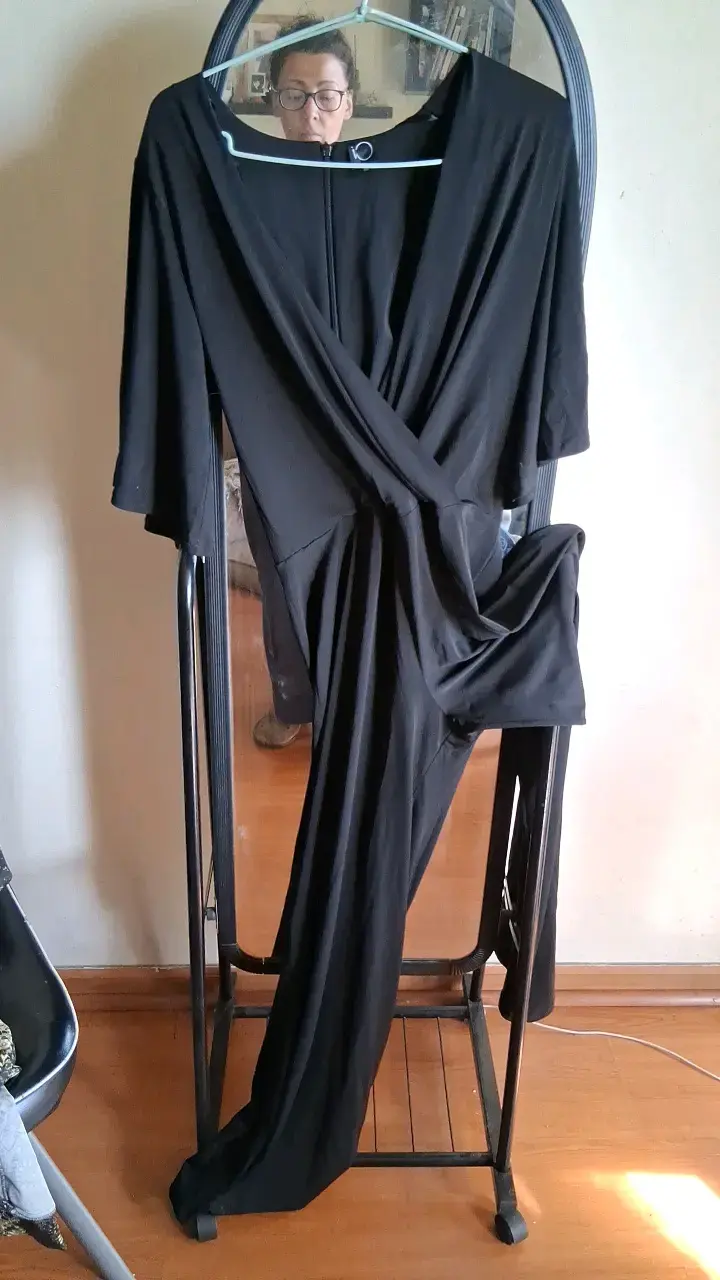 Elegante enterito negro de mujer