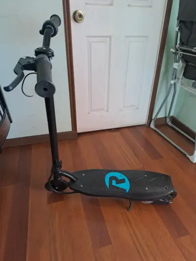 Scooter eléctrico plegable con freno manual - miniatura 1