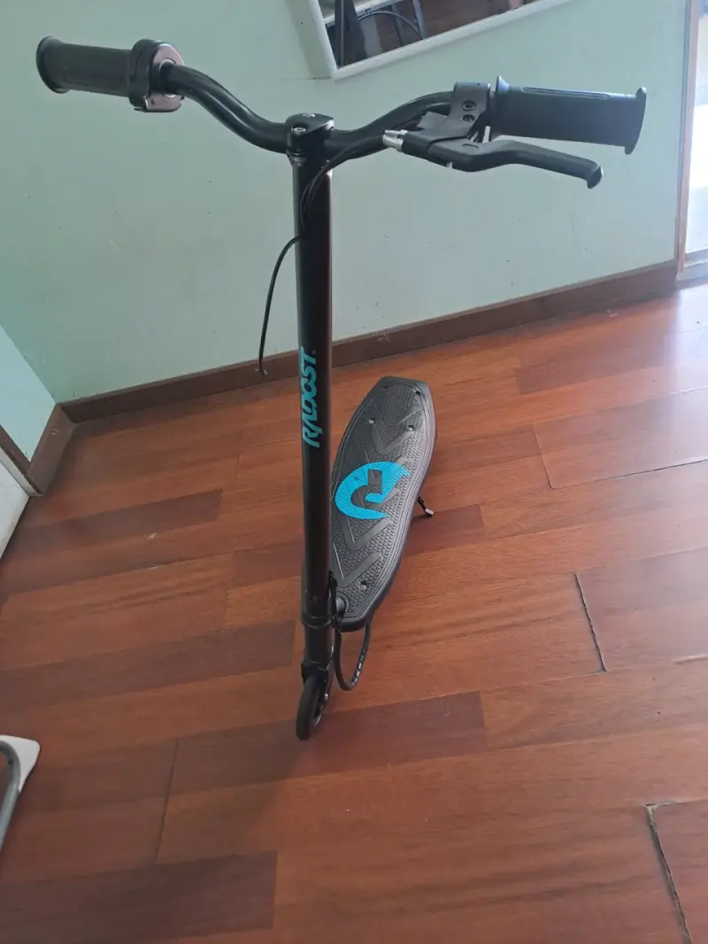 Scooter eléctrico plegable con freno manual - 2