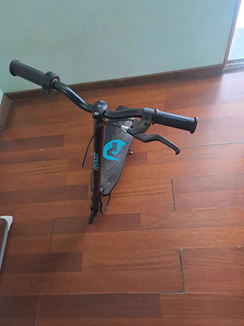 Scooter eléctrico plegable con freno manual - 3