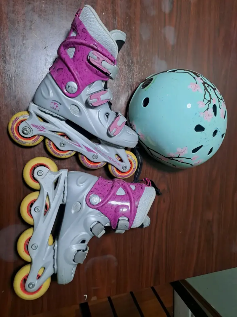 Patines en línea con casco para niña