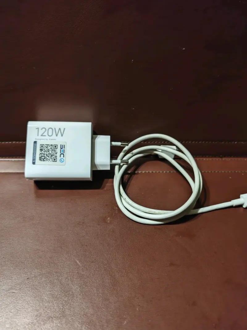 Xiaomi Redmi Note 13 Pro+ 5G con fundas - 6