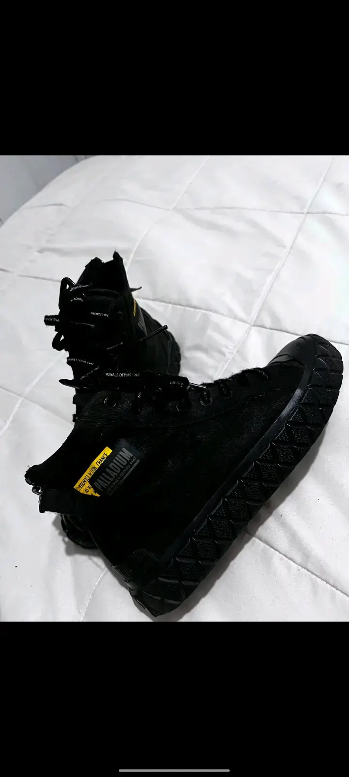 Botines negros Palladium con suela robusta