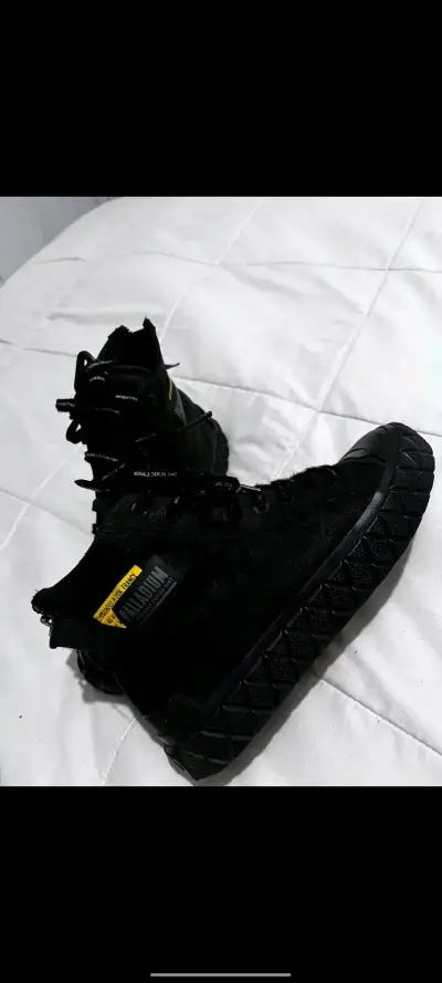 Botines negros Palladium con suela robusta - miniatura 1