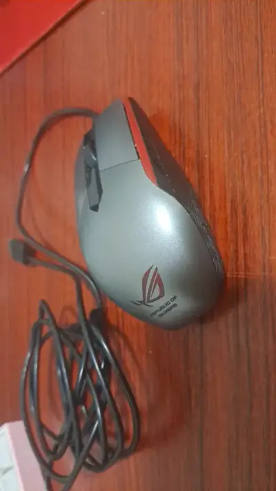 Mouse gamer ASUS ROG Sica óptico - miniatura 3