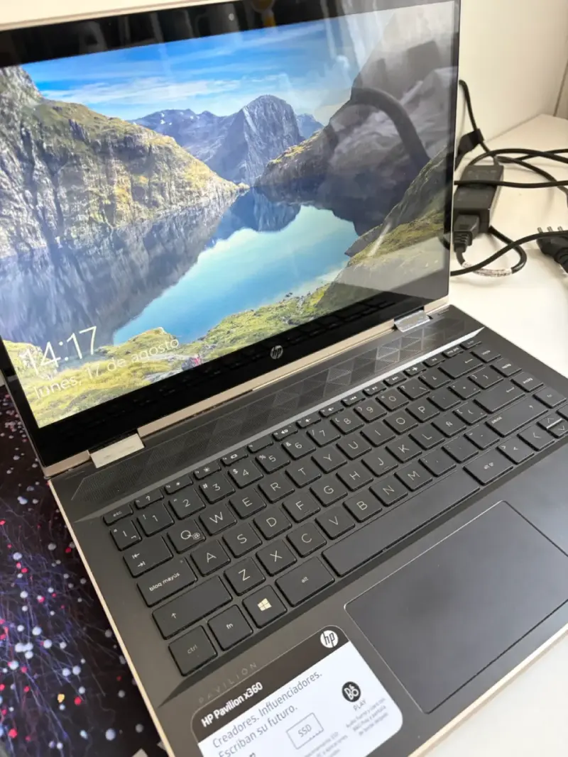 Laptop HP Pavilion x360 con pantalla táctil