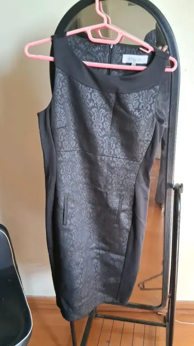 Vestido negro sin mangas Apology con diseño floral - miniatura 1