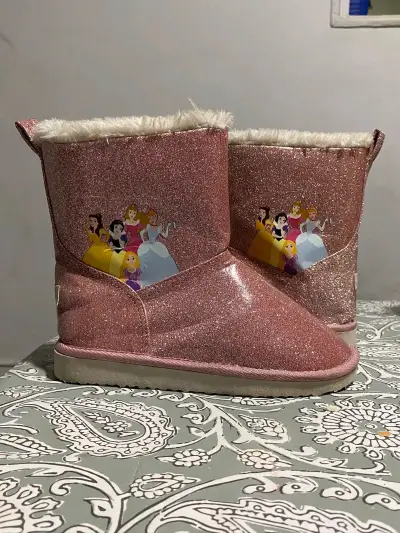 Botas rosadas brillantes para niñas con princesas - miniatura 2