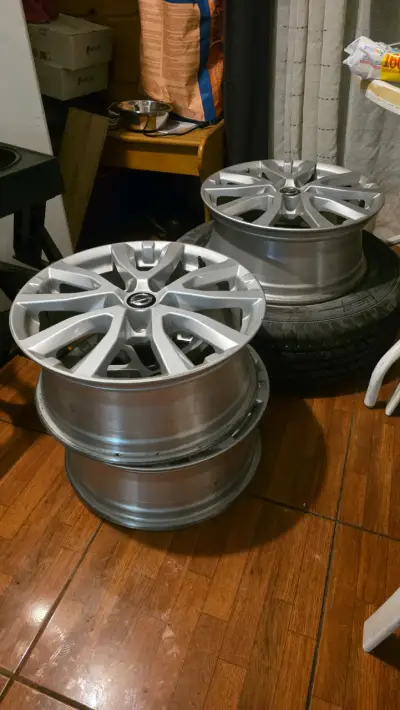 Juego de 3 llantas de auto Nissan aro 17 - miniatura 2
