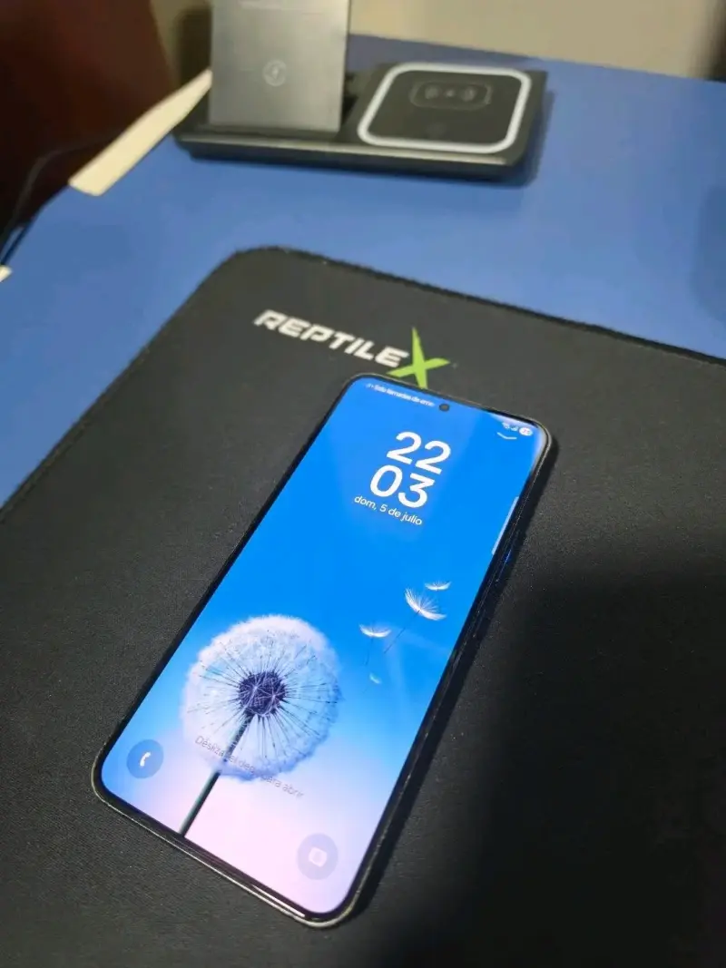 Samsung Galaxy S22 - 2