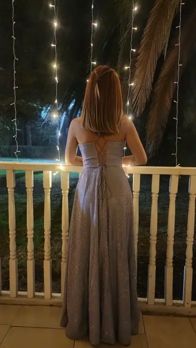 Vestido de fiesta largo con brillo lila - miniatura 1