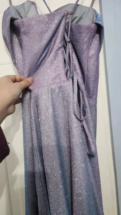 Vestido de fiesta largo con brillo lila - miniatura 3