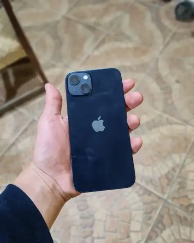 iPhone 13 en buen estado con batería al 80% - miniatura 1