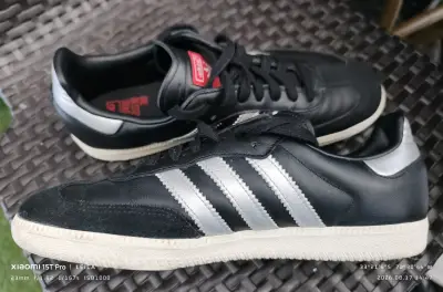 Zapatillas Adidas Samba  negras y plateadas - miniatura 2