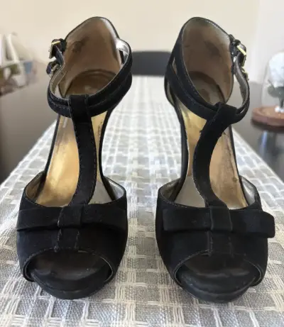 Tacones de gamuza negros con hebilla Nine West - miniatura 1