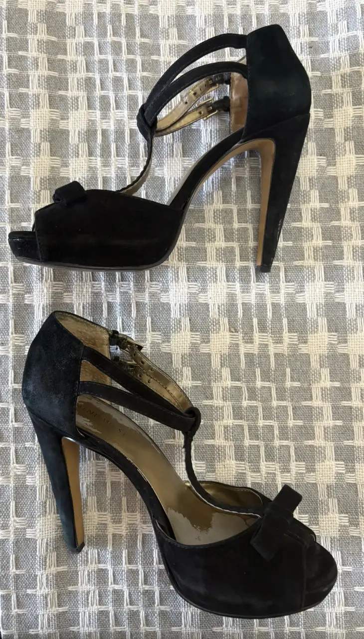 Tacones de gamuza negros con hebilla Nine West - 4
