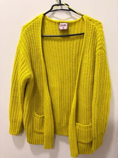 Cardigan amarillo tejido para mujer - miniatura 1