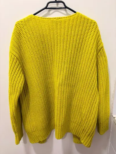 Cardigan amarillo tejido para mujer - miniatura 3