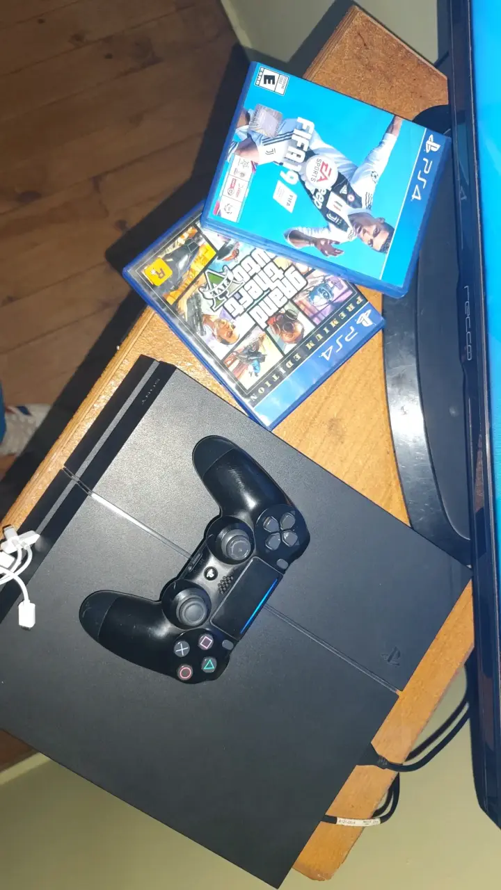 Consola PS4 con juegos. - 2
