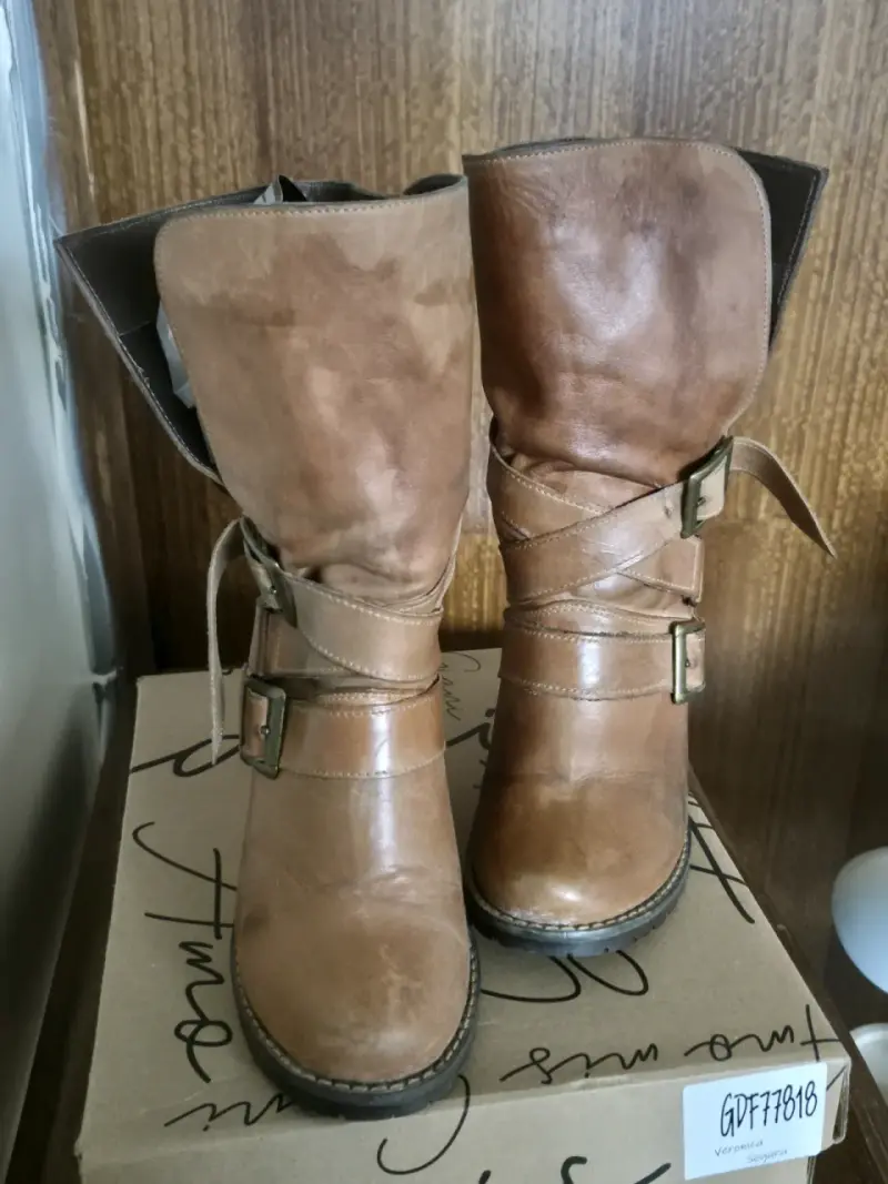 Botines de cuero marrón con tacón alto - 1
