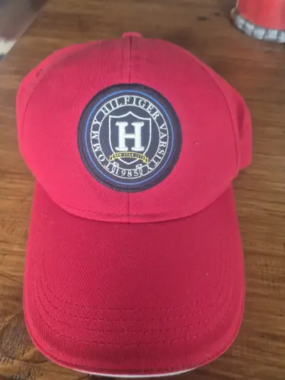 Gorra roja Tommy Hilfiger Varsity - miniatura 1