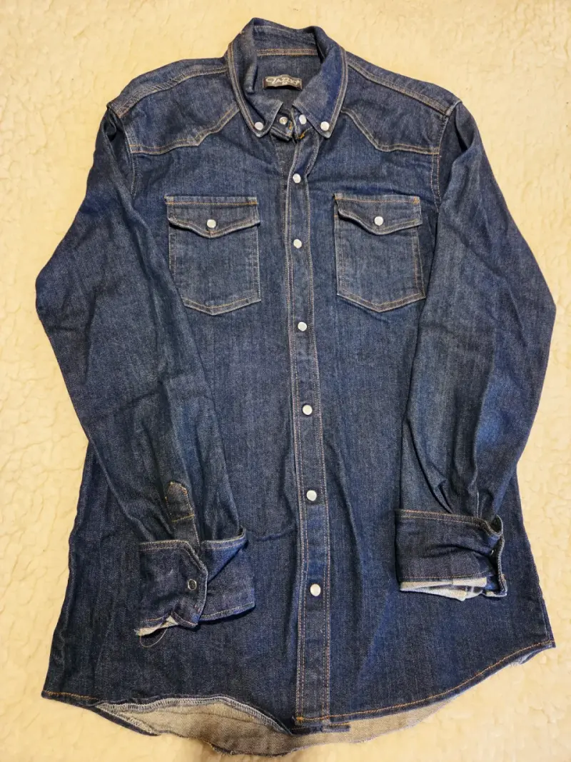 Camisa de mezclilla azul para mujer