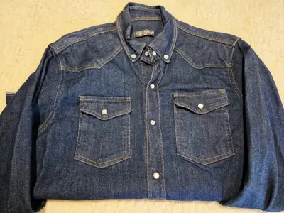 Camisa de mezclilla azul para mujer - miniatura 2