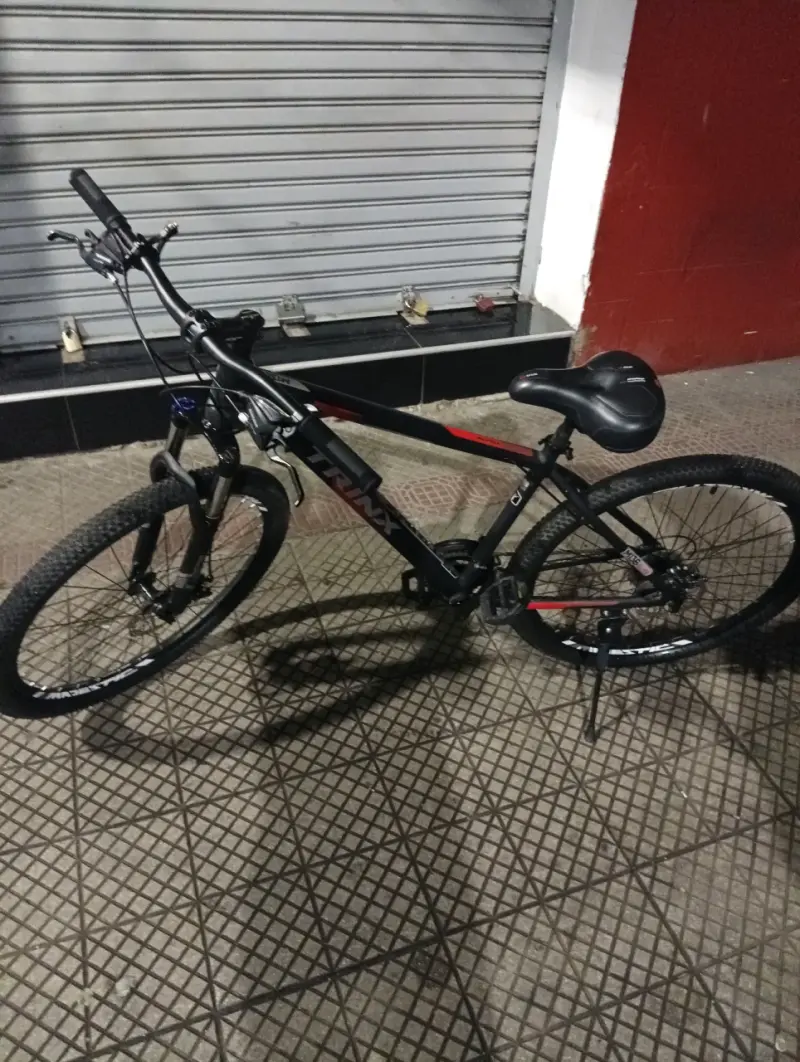 Bicicleta de montaña TRINX negra y roja - 2