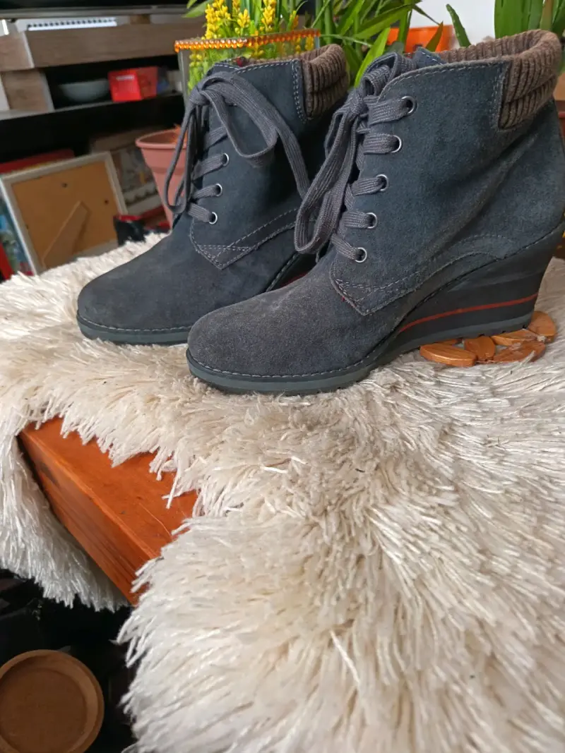 Botines de gamuza gris Tamaris - 2