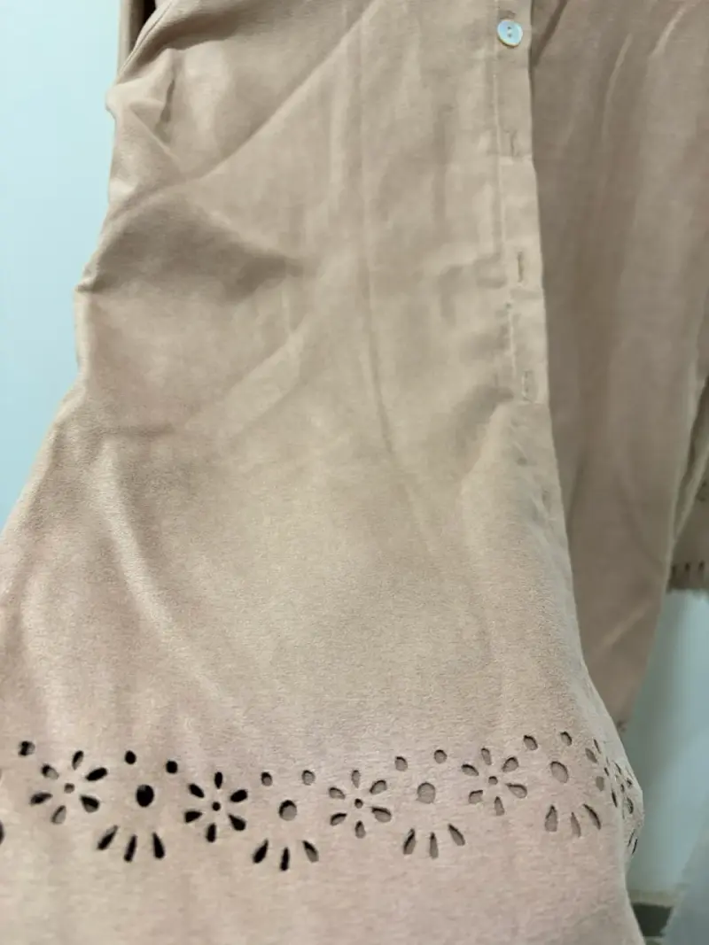 Chaqueta de gamuza beige con detalles calados - 4